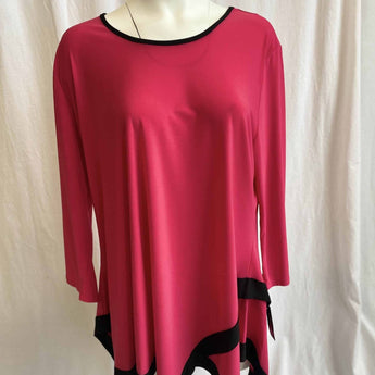 CLEARANCE - Swing Tunic w/ Black Bottom - Ruffled Feather